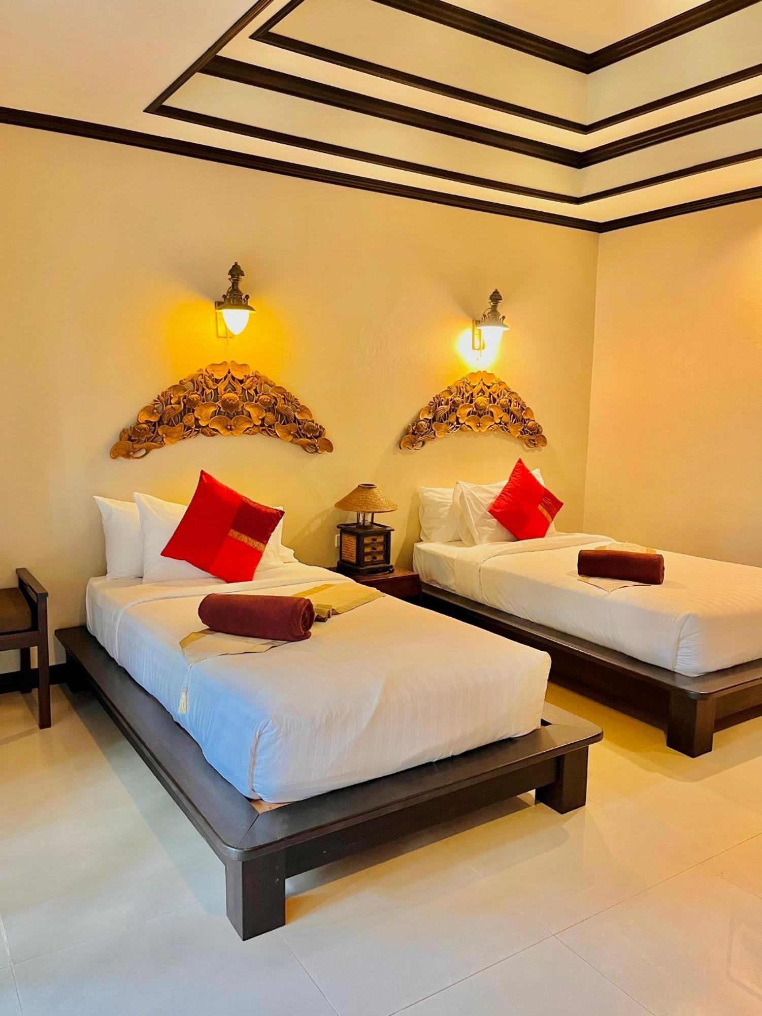 Kanok Buri Resort&Spa Lipa Noi Exterior foto