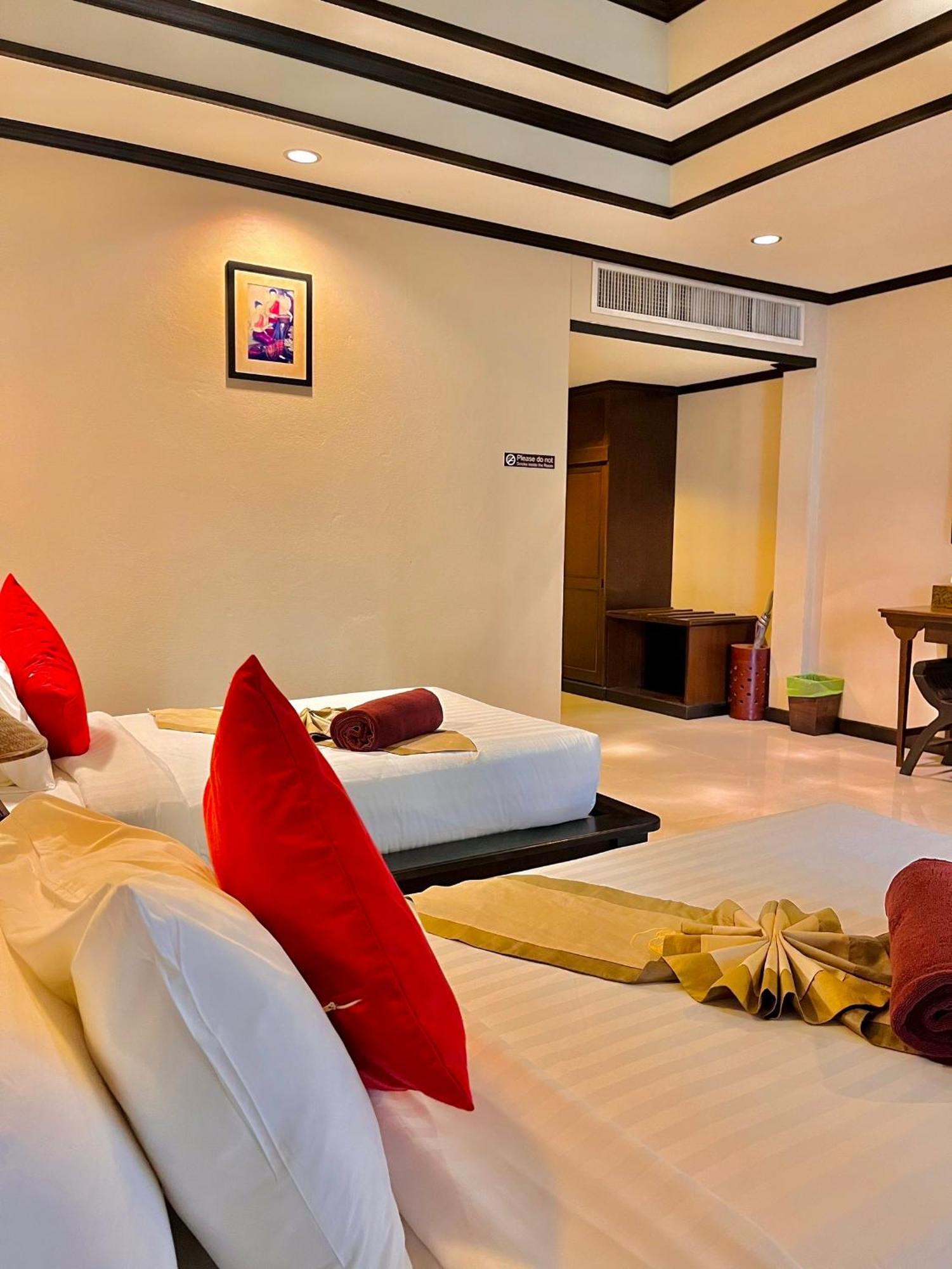 Kanok Buri Resort&Spa Lipa Noi Exterior foto