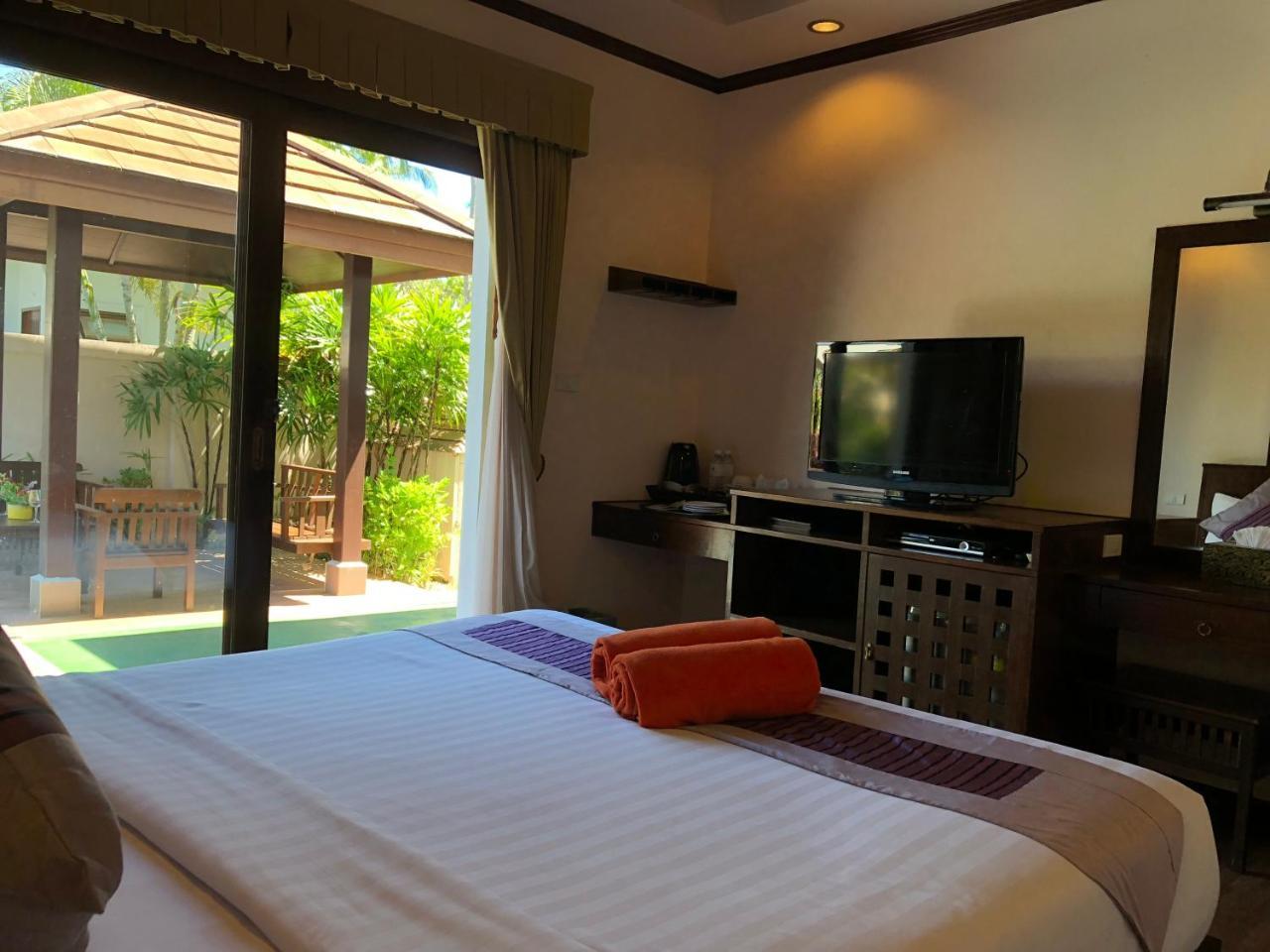 Kanok Buri Resort&Spa Lipa Noi Exterior foto