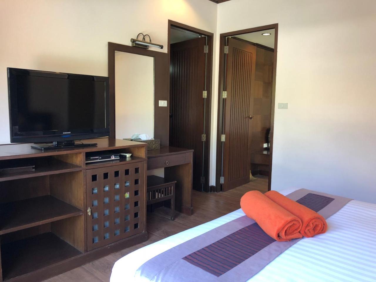 Kanok Buri Resort&Spa Lipa Noi Exterior foto